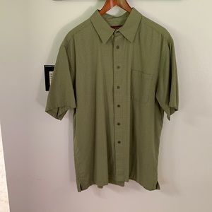Men’s Green Short Sleeve Button Down Shirt
